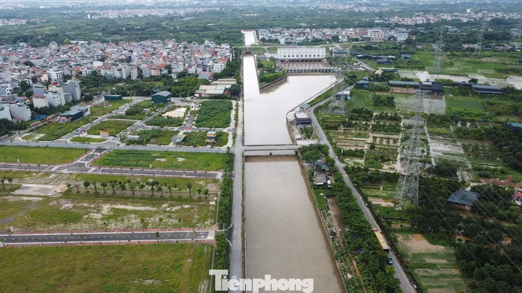 Tuy nhiên, hiện nay do nhà máy đã xây dựng xong nhưng kênh dẫn nước xây dựng chưa xong nên nhà máy chưa có nước để hoạt động hết công suất.