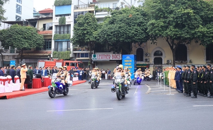 Các lực lượng liên ngành ra quân thực hiện Năm ATGT 2024. Các lực lượng liên ngành ra quân thực hiện Năm ATGT 2024.