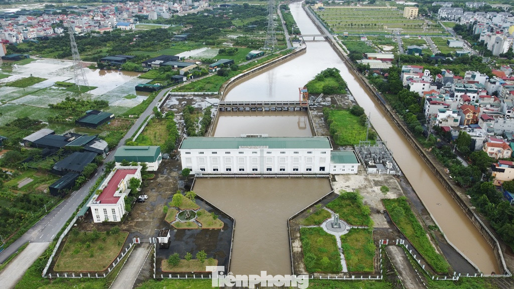 Dự án trạm bơm tiêu Yên Nghĩa có mục tiêu đầu tư tiêu úng nước mưa tại sông Nhuệ cho khu vực phía Tây Hà Nội, trong đó có quận Hà Đông, Thanh Trì, Thạch Thất, Nam Từ Liêm... với tổng mức đầu tư hơn 7.500 tỷ đồng (khoảng 300 triệu đô la).