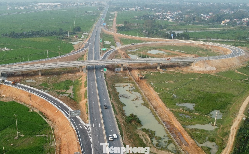 Ngày 19/4, cả hai công trình mới được thông báo cho phương tiện ô tô lưu thông. Ngày 19/4, cả hai công trình mới được thông báo cho phương tiện ô tô lưu thông.