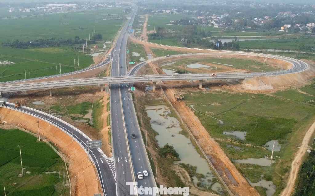 Ngày 19/4, cả hai công trình mới được thông báo cho phương tiện ô tô lưu thông. Ngày 19/4, cả hai công trình mới được thông báo cho phương tiện ô tô lưu thông.