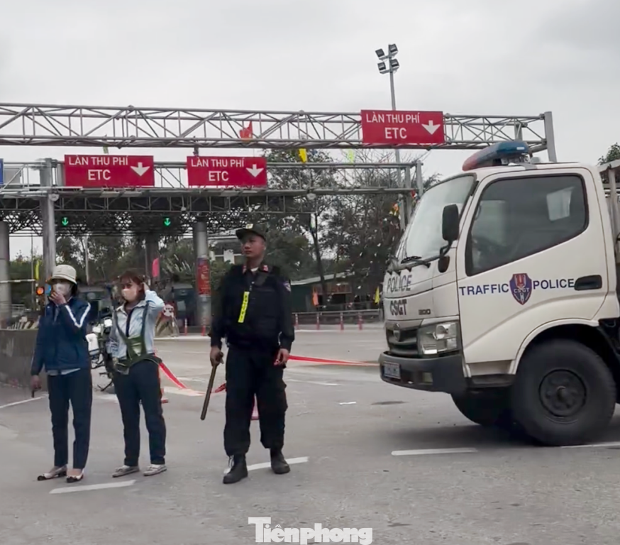 Thượng tá Nguyễn Mạnh Thắng - Đội trưởng Đội Tuần tra kiểm soát giao thông đường bộ số 1, Phòng 8, Cục CSGT, việc đóng, mở cao tốc Pháp Vân - Ninh Bình được CSGT thực hiện linh hoạt.