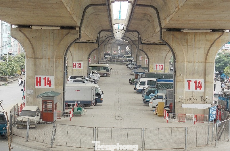 Trông xe tại gầm cầu tại Hà Nội. Ảnh: Anh Trọng Trông xe tại gầm cầu tại Hà Nội. Ảnh: Anh Trọng