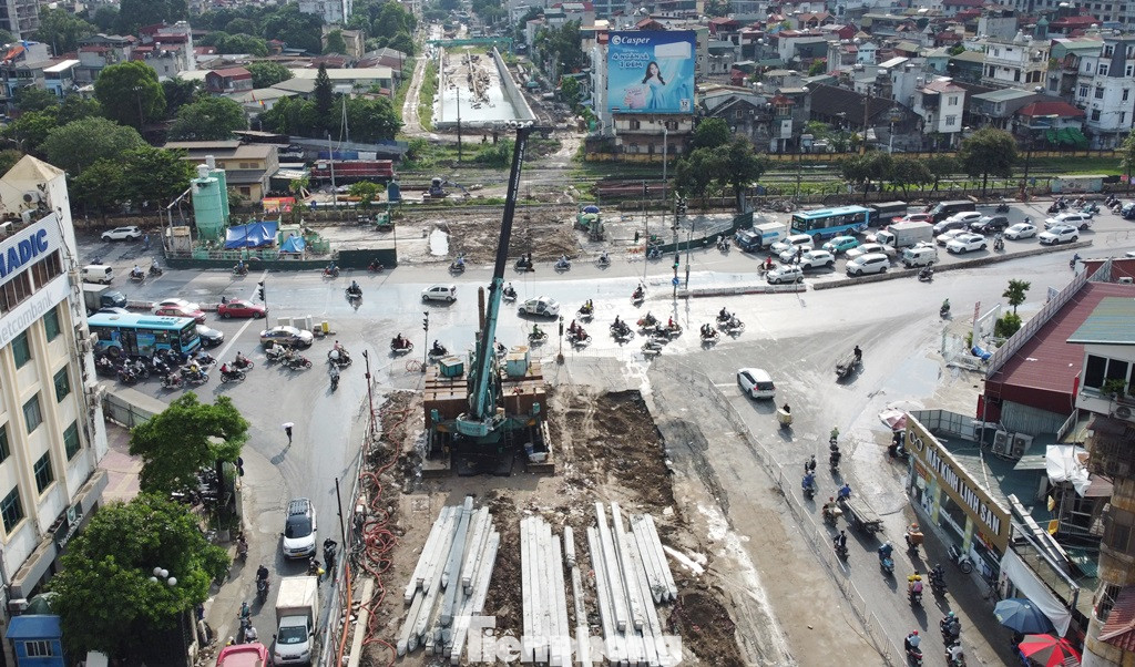 Công trường hiện tập trung thi công phần hầm hở, dốc lên xuống phía phố Kim Đồng (phường Giáp Bát).