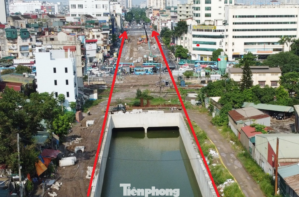 Ban QLDA đầu tư xây dựng công trình giao thông Hà Nội (chủ đầu tư) cho biết dự án được khởi công tháng 10/2022 và có thời gian hoàn thành năm 2025 với mức đầu tư hơn 770 tỷ đồng. Do vướng mặt bằng, chủ yếu đoạn qua ga Giáp Bát, nên tiến độ một số hạng mục của dự án đang bị chậm so với yêu cầu, tuy nhiên hiện mặt bằng đã được giải quyết cơ bản, chủ đầu tư đang đốc thúc các nhà thầu thi công, hoàn thành dự án đúng tiến độ.