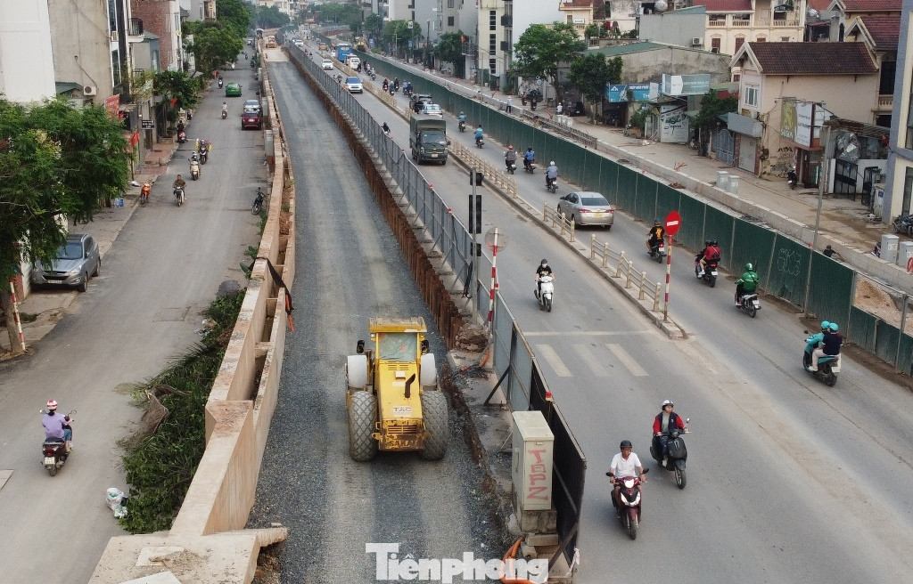 Theo giám sát tiến độ của chủ đầu tư, trong 2 gói thầu xây lắp chính của dự án thì hết quý 1/2024, Tập đoàn Thuận An đang có khối lượng thi công đạt thấp nhất - khoảng 70%, tiến độ chung cả dự án là gần 80%. Theo giám sát tiến độ của chủ đầu tư, trong 2 gói thầu xây lắp chính của dự án thì hết quý 1/2024, Tập đoàn Thuận An đang có khối lượng thi công đạt thấp nhất - khoảng 70%, tiến độ chung cả dự án là gần 80%.