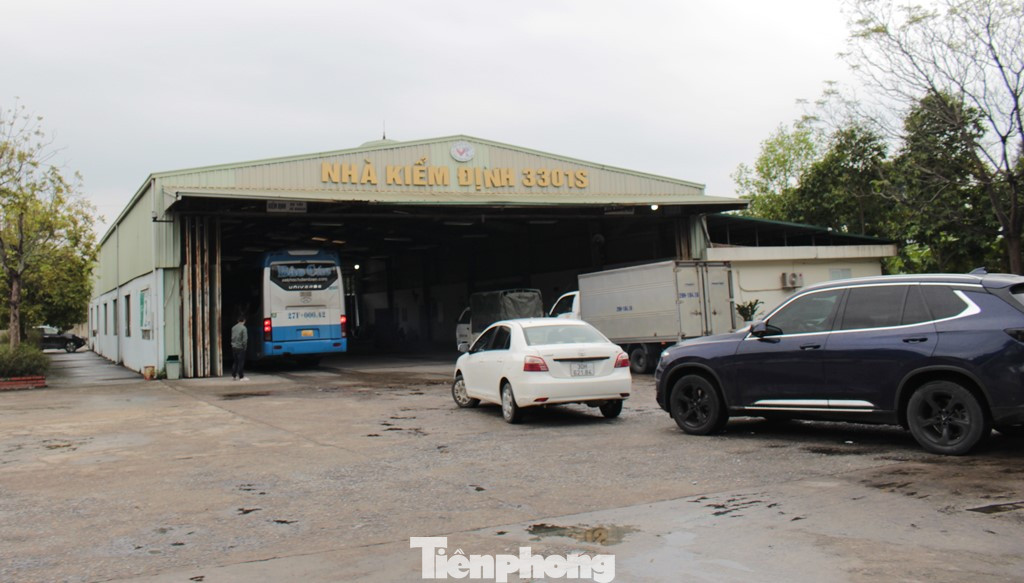 Tại TTĐK Hà Đông (3301S), công suất trung tâm kiểm định cho từ 100 đến 110 xe, nhưng hiện nay mỗi ngày trung tâm chỉ có khoảng 50 đến 70 xe đến đăng kiểm.