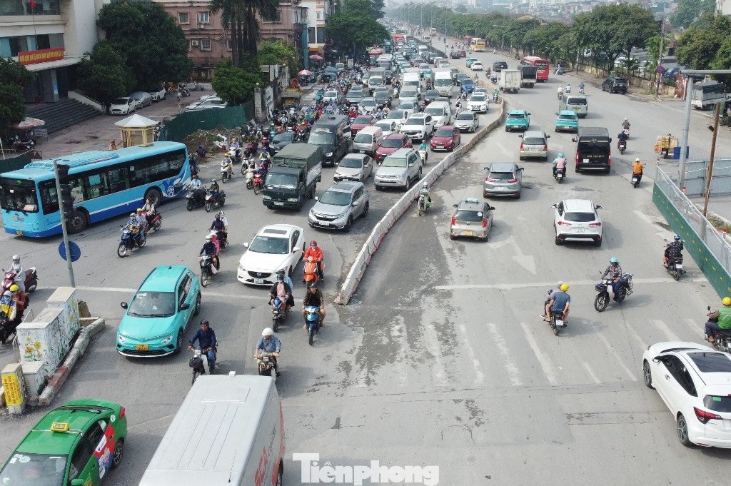 Đường Giải Phóng qua nút giao với Kim Đồng ùn tắc cả hai chiều. Đường Giải Phóng qua nút giao với Kim Đồng ùn tắc cả hai chiều.
