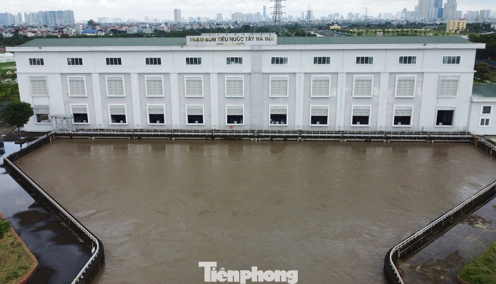 Có mục tiêu bơm nước lũ, giảm ngập úng cho khu vực phía Tây Hà Nội, Trạm bơm tiêu nước Tây Hà Nội (Trạm bơm Yên Nghĩa) đã hoàn thành 2 năm nay.