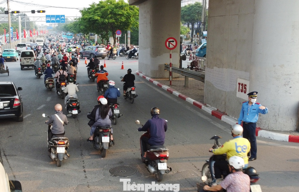 Giao thông tại các khu vực cửa ngõ Hà Nội trong sáng nay được ghi nhận phương tiện đông nhưng không xảy ra ùn tắc kéo dài.