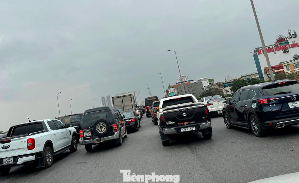 Thượng tá Nguyễn Mạnh Thắng - Cục CSGT cho biết, trong thời gian đóng cao tốc, phương tiện từ Nam Định, Thái Bình và Hà Nam về Hà Nội được hướng dẫn đi ra các hướng Hưng Yên, QL1A để về Hà Nội.