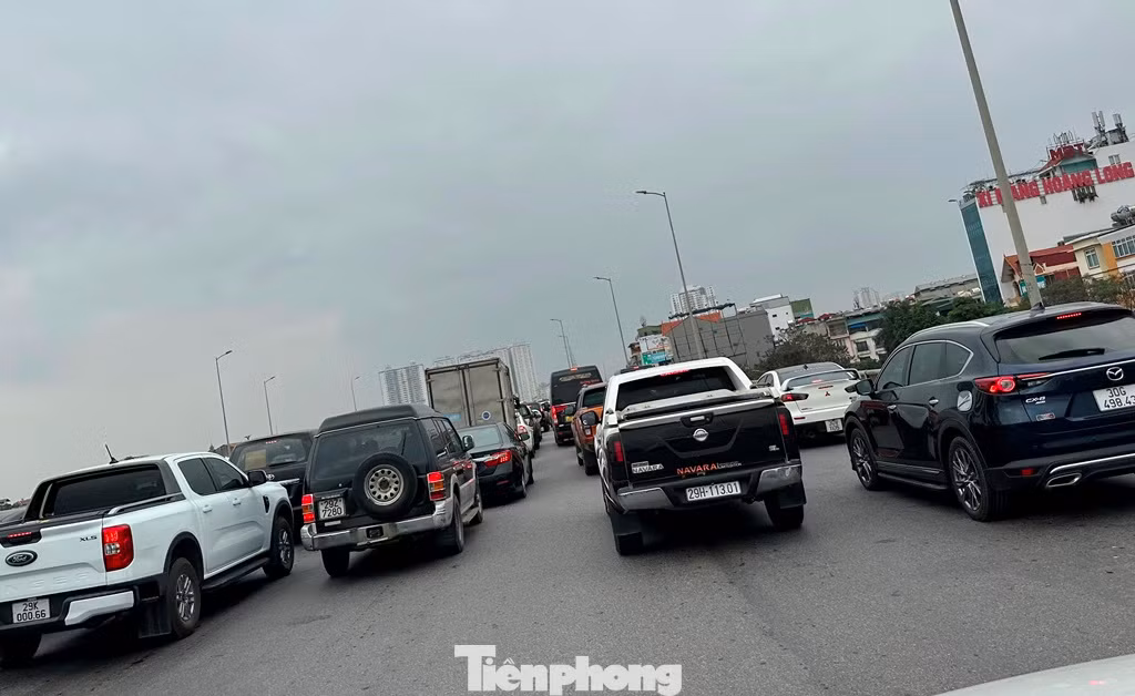 Thượng tá Nguyễn Mạnh Thắng - Cục CSGT cho biết, trong thời gian đóng cao tốc, phương tiện từ Nam Định, Thái Bình và Hà Nam về Hà Nội được hướng dẫn đi ra các hướng Hưng Yên, QL1A để về Hà Nội.