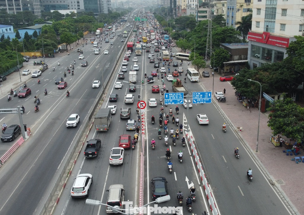 Nút giao Mai Dịch giờ cao điểm sáng 6/5. Nút giao Mai Dịch giờ cao điểm sáng 6/5.