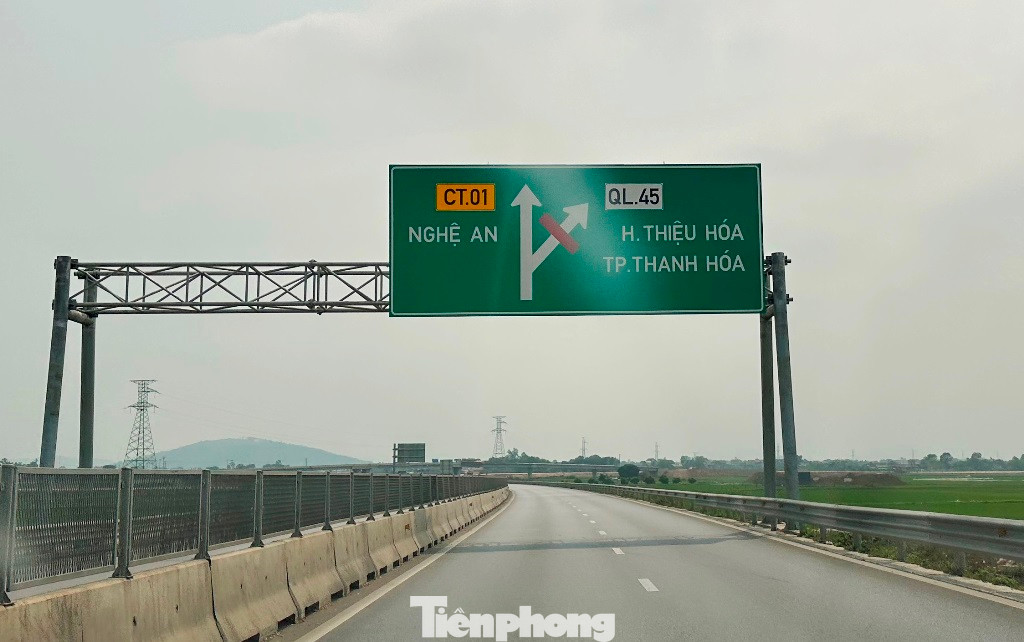 Hiện, dự án vẫn còn 2 nút giao là Thiệu Giao (Thiệu Hóa) và Đồng Thắng (Triệu Sơn, Thanh Hóa) chưa xây dựng xong, công trường vẫn đang rào một phần đường để thi công.