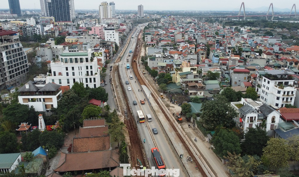 Hình hài đường Âu Cơ - Nhật Tân đã hiện hình có chiều rộng từ 6 đến 8 làn xe thay vì 2 - 4 làn như trước đây. Hình hài đường Âu Cơ - Nhật Tân đã hiện hình có chiều rộng từ 6 đến 8 làn xe thay vì 2 - 4 làn như trước đây.