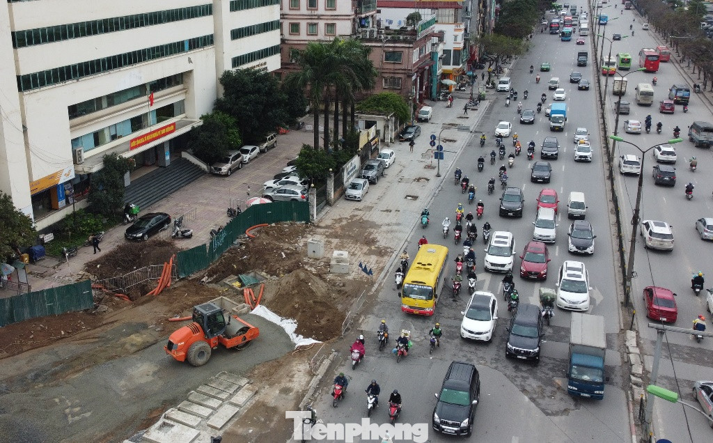 Sau khi việc mở rộng nút giao được hoàn thiện, toàn bộ xe đi trên đường Giải Phóng sẽ đi vào đường tạm về phía Kim Đồng vừa được mở rộng, lòng nút giao sẽ được rào để khoan, đào hầm chính.