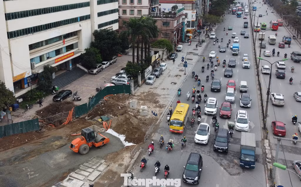 Sau khi việc mở rộng nút giao được hoàn thiện, toàn bộ xe đi trên đường Giải Phóng sẽ đi vào đường tạm về phía Kim Đồng vừa được mở rộng, lòng nút giao sẽ được rào để khoan, đào hầm chính.