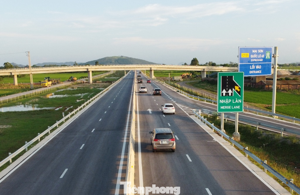 Cao tốc Bắc - Nam đoạn từ Mai Sơn (Ninh Bình) về đến Diễn Châu (Nghệ An), dài hơn 160 km nhưng chưa có một trạm dừng nghỉ theo tiêu chuẩn.