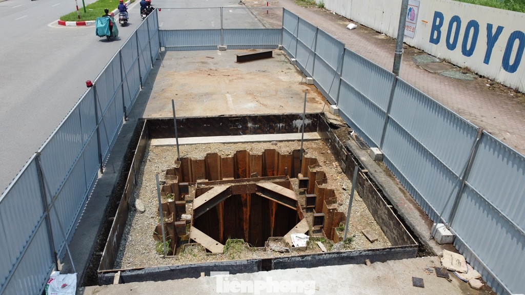 Có hàng rào còn mở rộng phạm vi thi công, đồng nghĩa với chiếm dụng thêm đường giao thông.