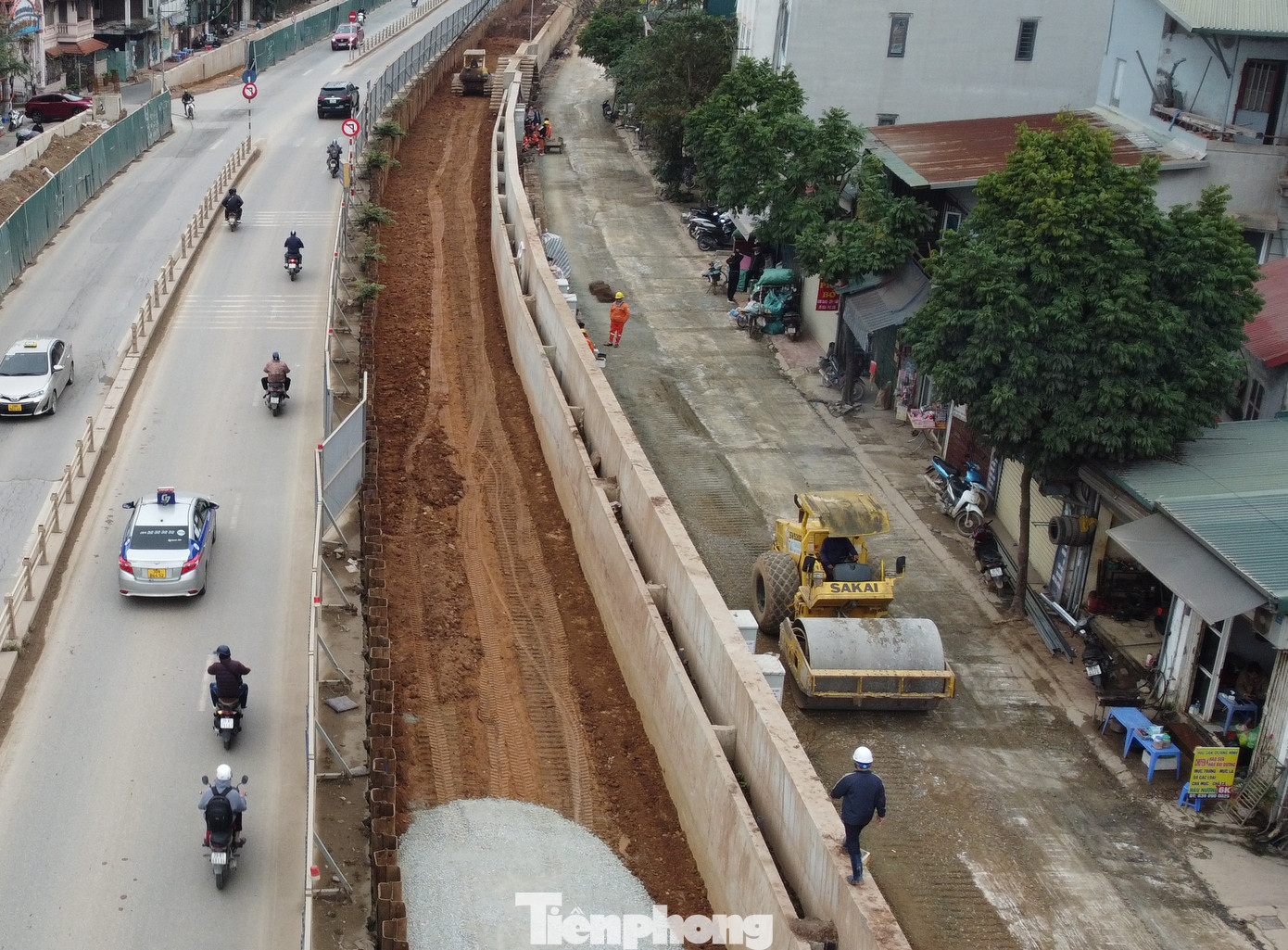 Các đoạn mở rộng đang được đắp nền, lu lèn để hoàn thiện. Các đoạn mở rộng đang được đắp nền, lu lèn để hoàn thiện.