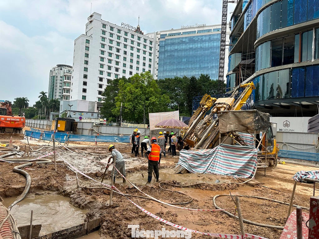 Dự án đang phải rào đường, đào xới, thi công trên nhiều tuyến phố gây ảnh hưởng đến giao thông và môi trường.