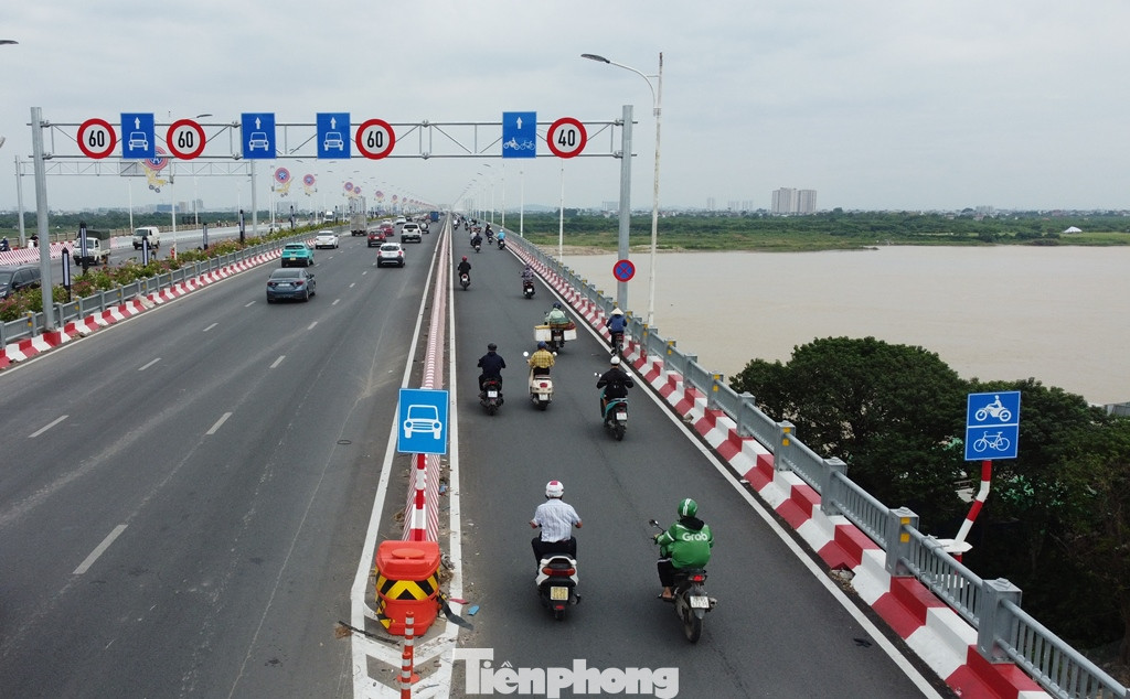 Cầu Vĩnh Tuy, một trong những cầu được liên ngành tăng cường kiểm tra, xử lý vi phạm giao thông từ 13/3. Ảnh: A.Trọng