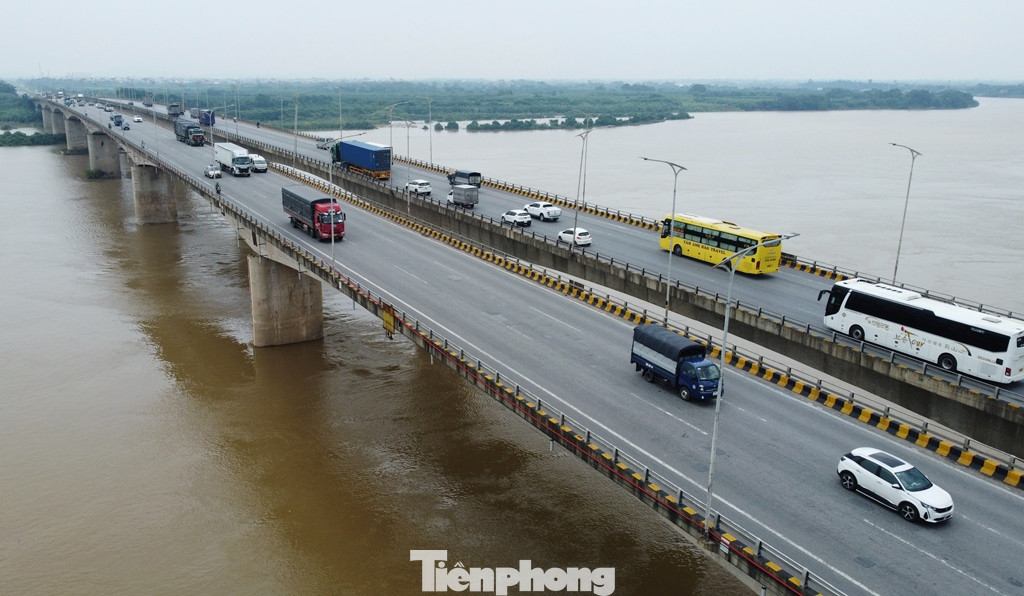 Cầu Phù Đồng đang là nằm trên tuyến giao thông huyết mạch Hà Nội đi Bắc Giang - Lạng Sơn (QL1A). Cầu Phù Đồng đang là nằm trên tuyến giao thông huyết mạch Hà Nội đi Bắc Giang - Lạng Sơn (QL1A).