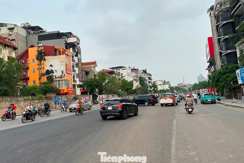 Dự án có 4 đoạn thi công, trong đó đoạn từ khách sạn Thắng Lợi đến nút giao với đường Xuân Diệu đã đưa vào sử dụng dịp 30/4 vừa qua; các đoạn từ nút giao Xuân Diệu đến ngõ 124 Âu Cơ, từ ngõ 124 Âu Cơ đến Lạc Long Quân, từ Lạc Long Quân đến cầu Nhật Tân đang hoàn thiện thi công và có kế hoạch thông xe vào trước 30/6.