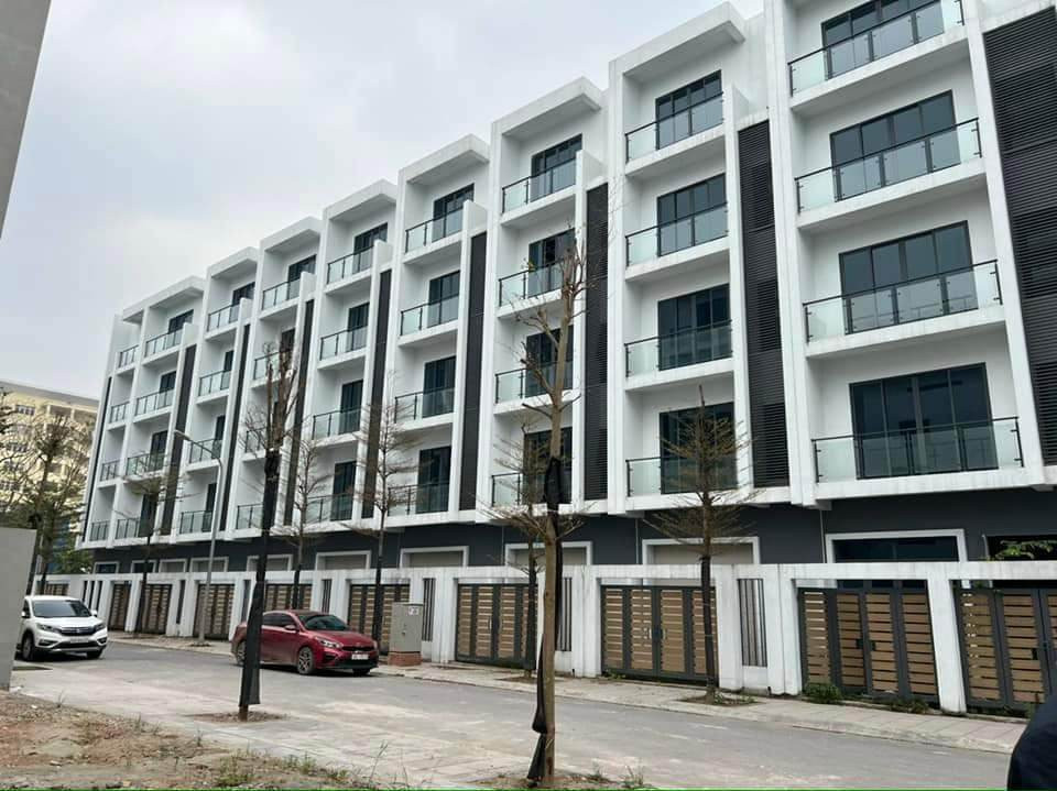 Thị trường bất động sản khó khăn, ngân hàng "ế ẩm" bán tài sản đảm bảo. Thị trường bất động sản khó khăn, ngân hàng "ế ẩm" bán tài sản đảm bảo.