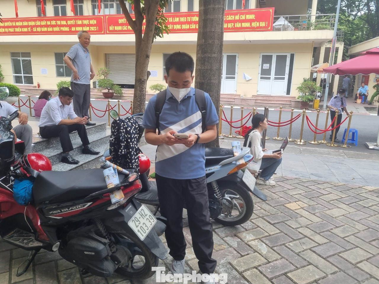 Nhiều người bốc trượt ra về và chờ những dự án tiếp theo. Nhiều người bốc trượt ra về và chờ những dự án tiếp theo.