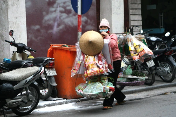 Bán vàng mã trên phố Hai Bà Trưng