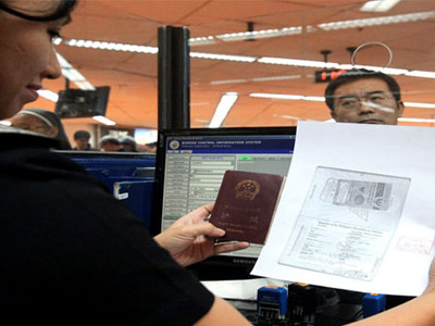  Nhân viên Cục Di trú Philippines từ chối đóng dấu lên tất cả các loại hộ chiếu Trung Quốc