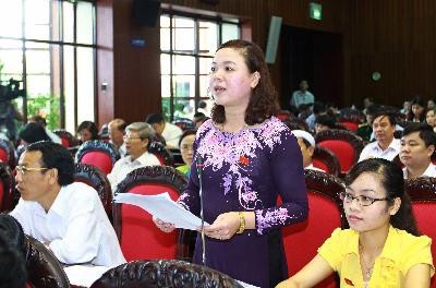 Đại biểu Quốc hội tỉnh Ninh Bình Lưu Thị Huyền phát biểu ý kiến tại kỳ họp thứ 5, Quốc hội khóa XIII. Đại biểu Quốc hội tỉnh Ninh Bình Lưu Thị Huyền phát biểu ý kiến tại kỳ họp thứ 5, Quốc hội khóa XIII