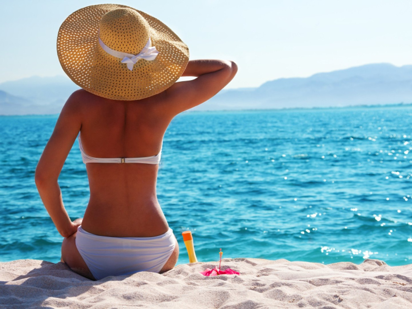 Phụ nữ có hàng ngàn câu hỏi về kem chống nắng. Phụ nữ có hàng ngàn câu hỏi về kem chống nắng.