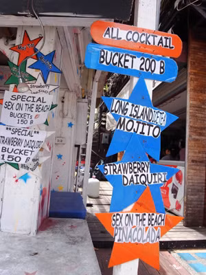 Quảng cáo các tour du dịch sặc sỡ. Quảng cáo các tour du dịch sặc sỡ