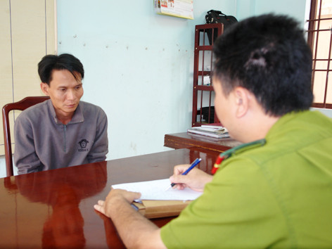 Đối tượng Lê Trung Hiếu tại cơ quan công an