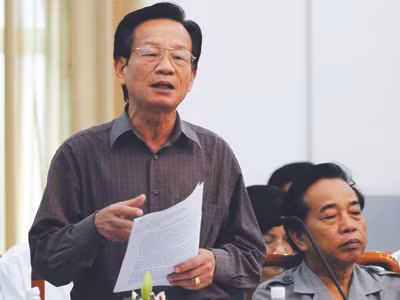 Ông Lê Truyền