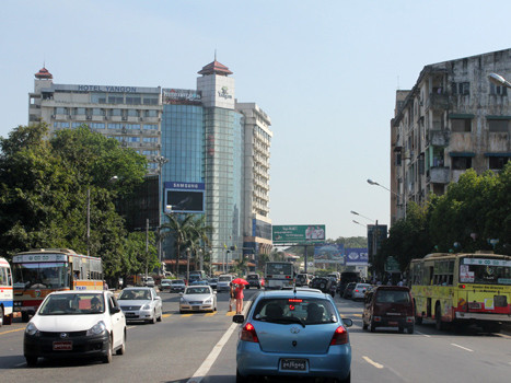 Thị trường Myanmar với cơ sở hạ tầng còn hạn chế đang là điểm đến của dòng vốn đầu tư nước ngoài. Ảnh: Vũ Lê