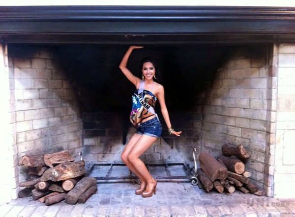 Hoàng My và những chiếc áo ấn tượng