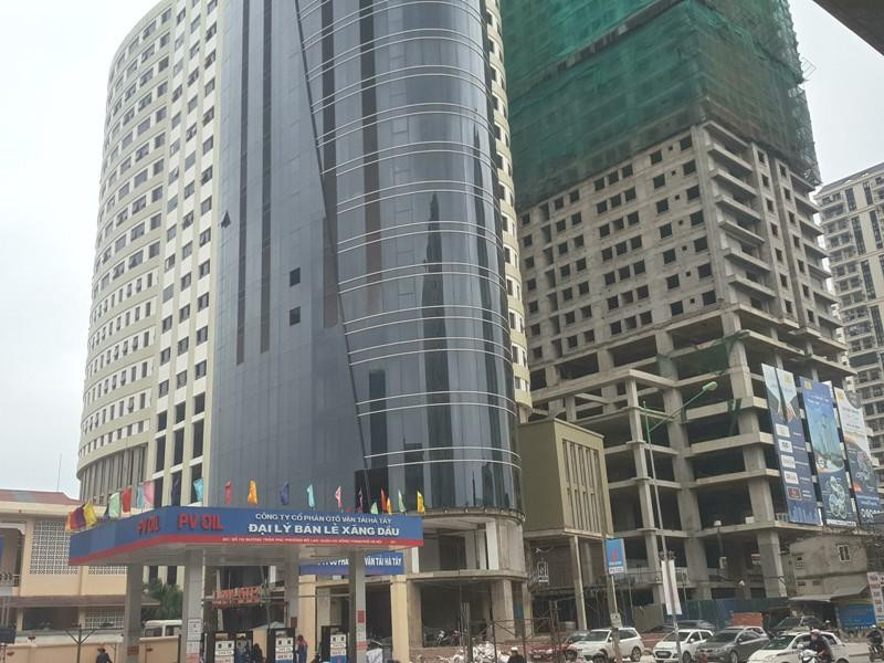 Dự án Hattoco, tên mới là Golden Millennium Tower (110 Trần Phú, Hà Đông, Hà Nội) phát triển đã 11 năm nay, song hơn 300 khách hàng vẫn chưa thể nhận nhà. Dự án được thiết kế với tòa tháp 39 tầng nổi và 3 tầng hầm. Theo quan sát của phóng viên ở thời điểm giữa tháng 12/2020, dự án xong phần thô đến tầng 39. Bị dừng thi công trong suốt thời gian dài, sắt thép của công trình đã hoen gỉ, công trường không một bóng công nhân. Ngay sau thời điểm khởi công không lâu, dự án được rao bán, chủ đầu tư đã nhận tiền của khách. Mỗi khách hàng khi mua nhà đã trả 50 - 70% giá trị căn hộ. Dự án Hattoco, tên mới là Golden Millennium Tower (110 Trần Phú, Hà Đông, Hà Nội) phát triển đã 11 năm nay, song hơn 300 khách hàng vẫn chưa thể nhận nhà. Dự án được thiết kế với tòa tháp 39 tầng nổi và 3 tầng hầm. Theo quan sát của phóng viên ở thời điểm giữa tháng 12/2020, dự án xong phần thô đến tầng 39. Bị dừng thi công trong suốt thời gian dài, sắt thép của công trình đã hoen gỉ, công trường không một bóng công nhân. Ngay sau thời điểm khởi công không lâu, dự án được rao bán, chủ đầu tư đã nhận tiền của khách. Mỗi khách hàng khi mua nhà đã trả 50 - 70% giá trị căn hộ.