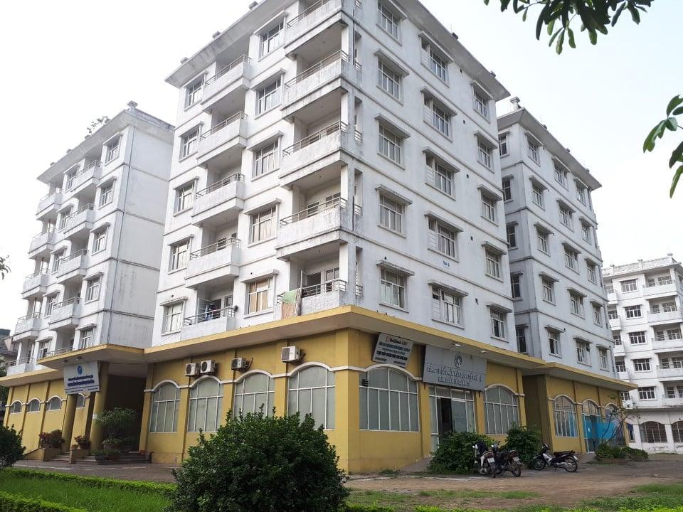 Chỉ cách hồ Hoàn Kiếm 5km, 6 tòa nhà trong khu đô thị Sài Đồng (Long Biên, Hà Nội) được triển khai từ năm 2001-2006 nhưng đến nay đã xuống cấp. Hiện, nhiều hạng mục các tòa nhà đã xuống cấp. Quanh khu vực vườn hoa, sân chơi... cỏ mọc um tùm, các cánh cửa ra vào tòa nhà vẫn trong tình trạng khóa chặt. Tại tầng 1 của một tòa nhà đang được sử dụng làm văn phòng của Ban quản lý khu đô thị Sài Đồng. Chỉ cách hồ Hoàn Kiếm 5km, 6 tòa nhà trong khu đô thị Sài Đồng (Long Biên, Hà Nội) được triển khai từ năm 2001-2006 nhưng đến nay đã xuống cấp. Hiện, nhiều hạng mục các tòa nhà đã xuống cấp. Quanh khu vực vườn hoa, sân chơi... cỏ mọc um tùm, các cánh cửa ra vào tòa nhà vẫn trong tình trạng khóa chặt. Tại tầng 1 của một tòa nhà đang được sử dụng làm văn phòng của Ban quản lý khu đô thị Sài Đồng.