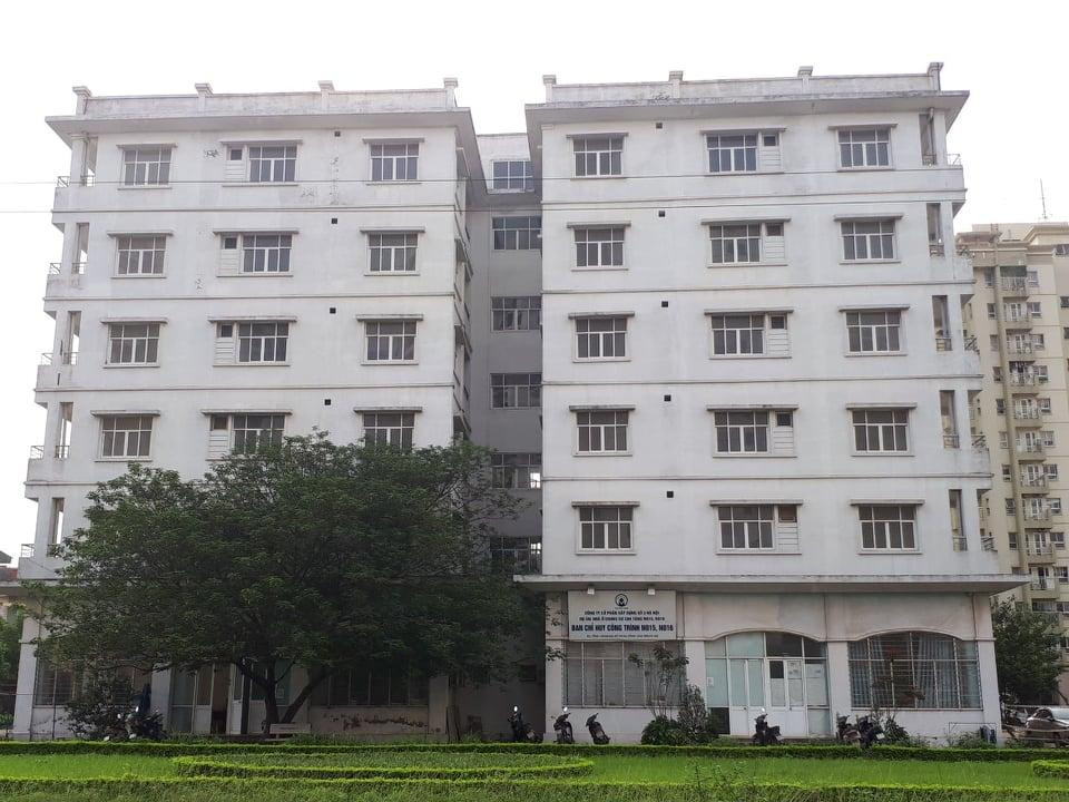 Trong bối cảnh hàng nghìn người dân Thủ đô không có nhà ở nhưng những toà nhà xây xong bỏ hoang gây lãng phí lớn cho xã hội. Trong bối cảnh hàng nghìn người dân Thủ đô không có nhà ở nhưng những toà nhà xây xong bỏ hoang gây lãng phí lớn cho xã hội.