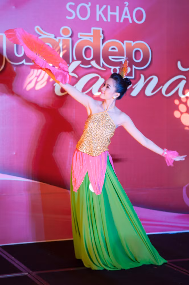 Đặng Thu Thảo, tiết mục múa, SBD 306