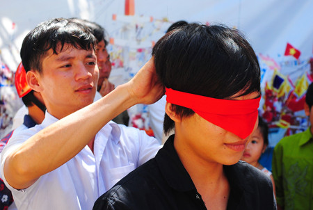 Nhiều hoạt động trò chơi dân gian diễn ra suốt 3 ngày Lễ Nghinh Ông