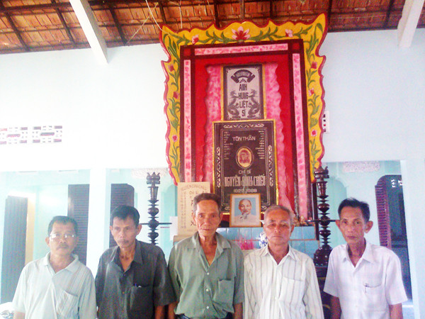 Nhân dân Cần Giuộc thờ Nguyễn Đình Chiểu. Ảnh: T.N.A