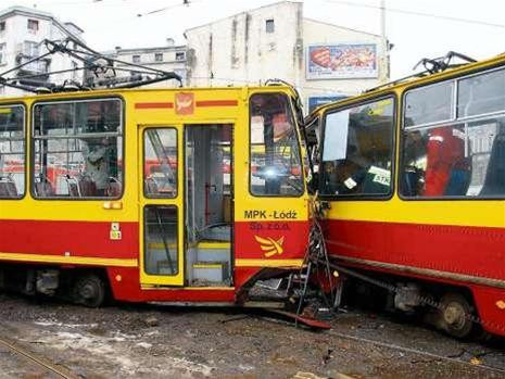 Hệ thống tàu điện bị rối loạn và đâm vào nhau