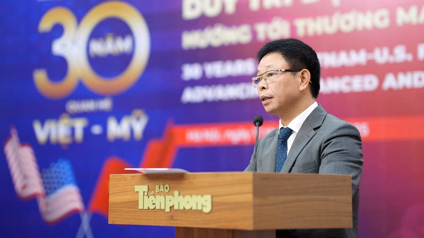 Nhà báo Phùng Công Sưởng – Tổng Biên tập báo Tiền Phong. Nhà báo Phùng Công Sưởng – Tổng Biên tập báo Tiền Phong.