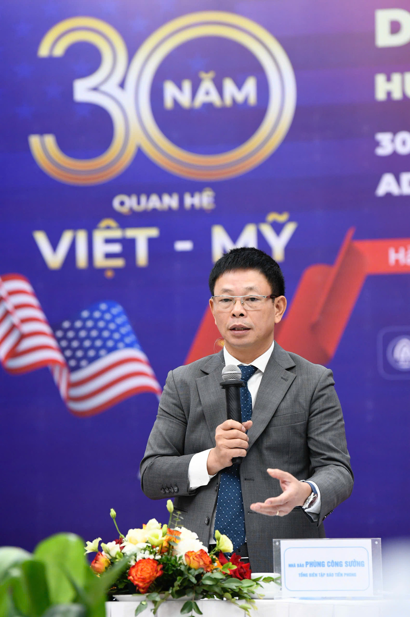 Nhà báo Phùng Công Sưởng - Tổng Biên tập báo Tiền Phong.