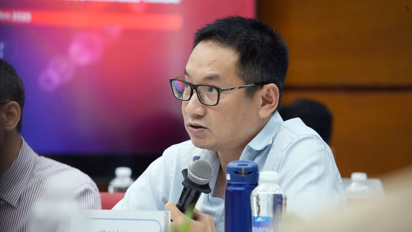 TS. Vũ Hoàng Linh - Giảng viên cấp cao Trường Đại học Kinh tế - Đại học Quốc gia Hà Nội. TS. Vũ Hoàng Linh - Giảng viên cấp cao Trường Đại học Kinh tế - Đại học Quốc gia Hà Nội.