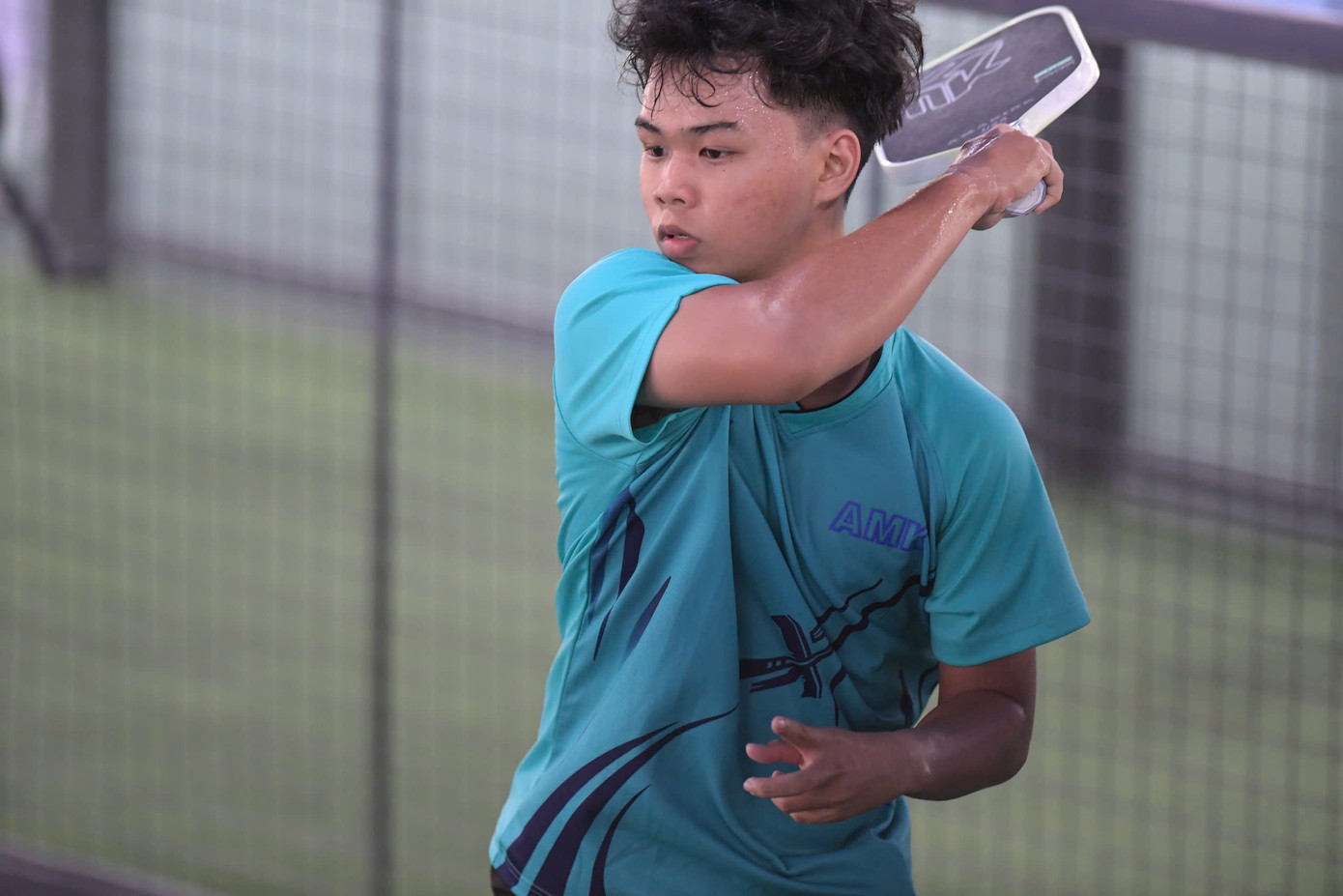 Tay vợt trẻ Lê Gia Huy gây ấn tượng mạnh với các khán giả của Giải Pickleball Việt Nam 2025 khi giành chiến thắng áp đảo 15-0 trước vận động viên Kalana Dharaka Gunaratne. Tay vợt trẻ Lê Gia Huy gây ấn tượng mạnh với các khán giả của Giải Pickleball Việt Nam 2025 khi giành chiến thắng áp đảo 15-0 trước vận động viên Kalana Dharaka Gunaratne.